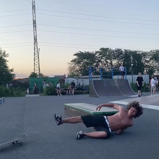 Kickflip B/S Tailslide: трюки на скейтборде от Никиты Зубкова