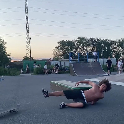 Kickflip B/S Tailslide: трюки на скейтборде от Никиты Зубкова