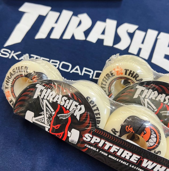 Огненный логотип Thrasher и Bighead Spitfire на коллекции