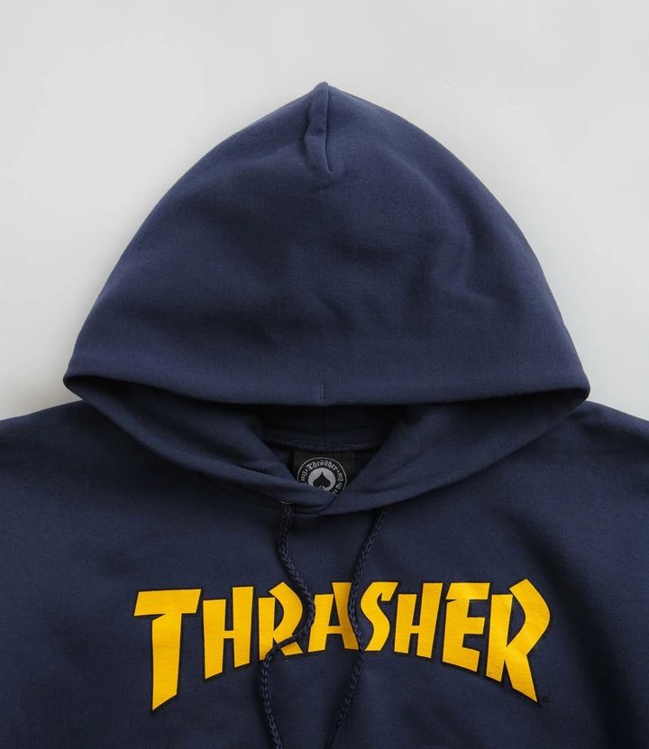 Товары Thrasher на распродаже скейтшопа