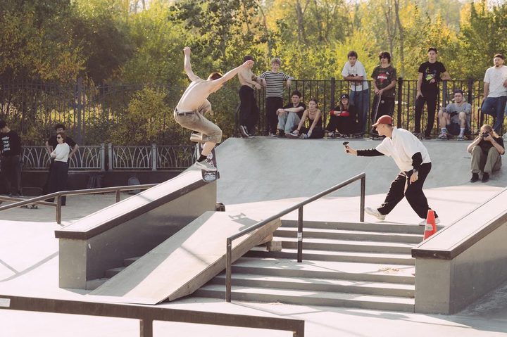 Никита Зубков nollie heel fs tail slide fakie на хаббе Никита Зубков nollie heel fs tail slide fakie на хаббе